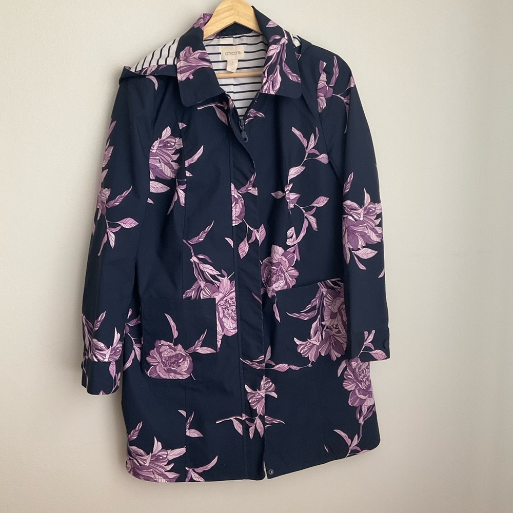 Chico's Navy Trench Coat with Pink-Lilac Floral Print Size 1 (Medium)